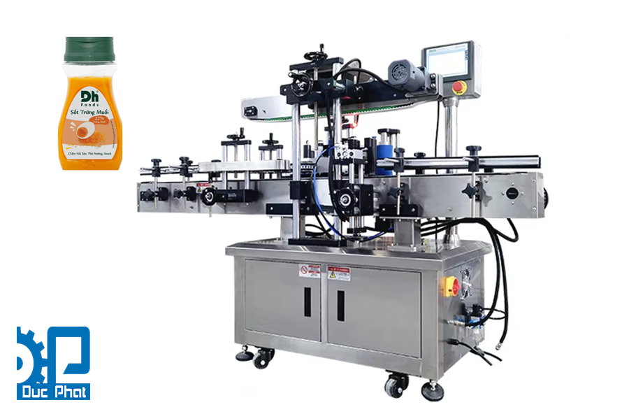 Dán nhãn chai nước sốt trứng Dán nhãn chai nước sốt trứng